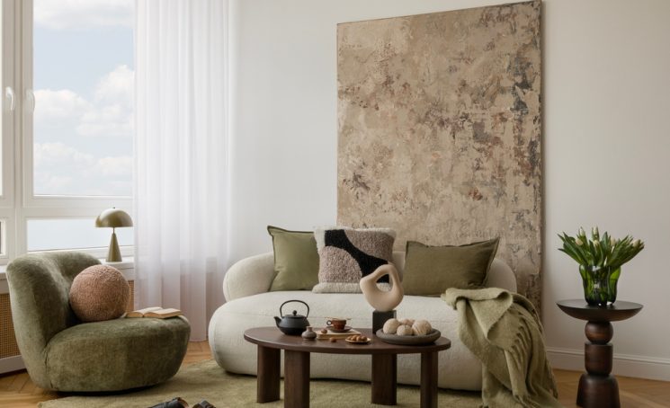 Elegant,Neutral,Living,Room,With,White,Sofa,,Olive,Green,Pillow,