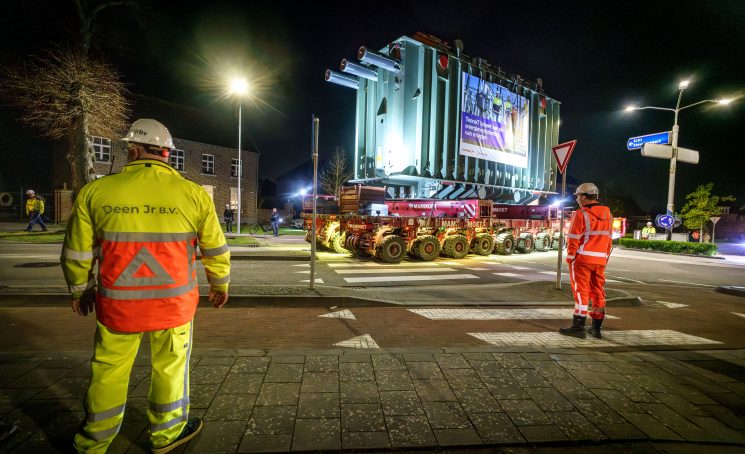 Transformatortransport-van-de-Clauscentrale-naar-hoogspanningsstation-Maasbracht—36077 (3)